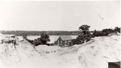 House in sandbanks, Hempstead Harbor, N. Y., c. 1900	
