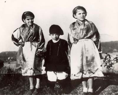 Chessa twins with brother Frank, dressed up for a Sardinian picnic in the sandbanks, late 1930�s