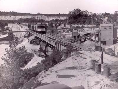 Standard gauge rail operation at sandbanks, 1952