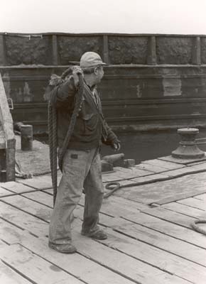 Bastian Madeddu carrying ropes, 1979