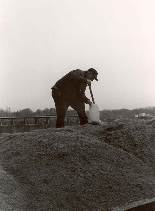 Al Marino testing sand, 1979