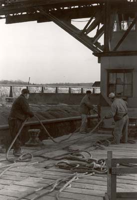 Positioning barge, 1979