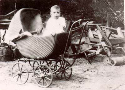Early childhood photo of sandminer Al Salerno, 1920s