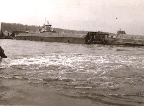 Bronx Towing boat making up tow in Hempstead Harbor, 1952