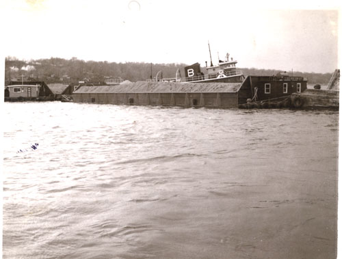 Making up tow to go out to New York City or Connecticut, 1960�s