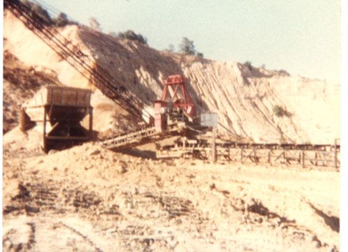 Drag line hauled out of cave-in hole, 1980